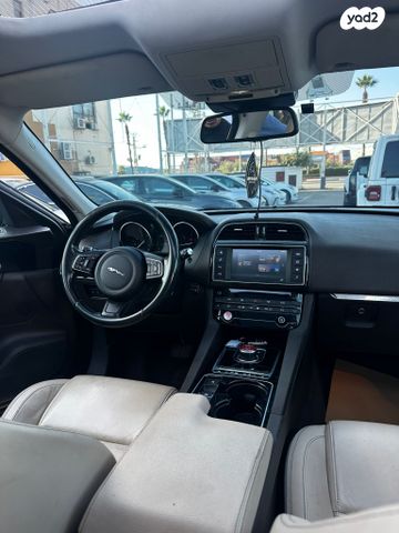 יגואר F-Pace