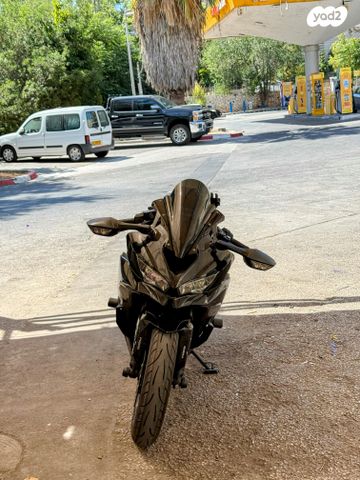 קאוואסאקי ZX4R