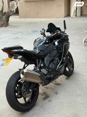 קאוואסאקי ZX4R