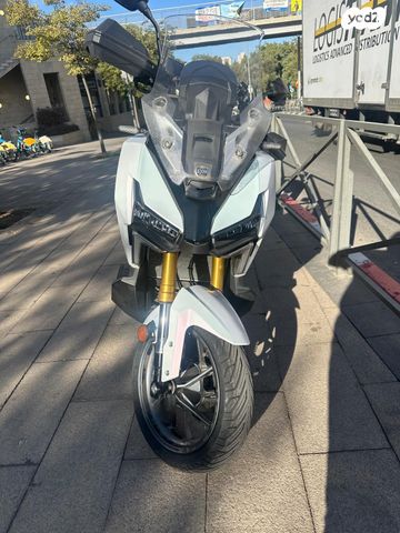 מודעת רכב סאן יאנג ADX400