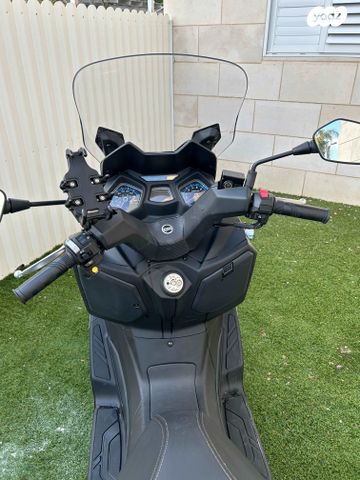 מודעת רכב סאן יאנג ג'וי-מקס Z-300