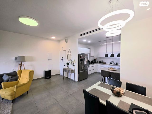 יונתן רטוש 16