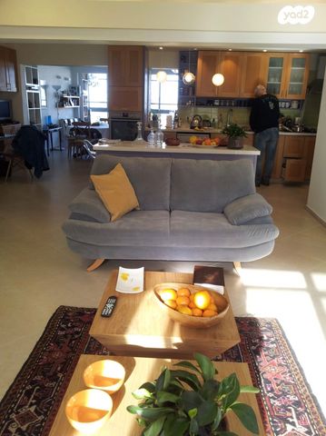 דירת גן, ארתור הנטקה 60, קרית היובל, ירושלים