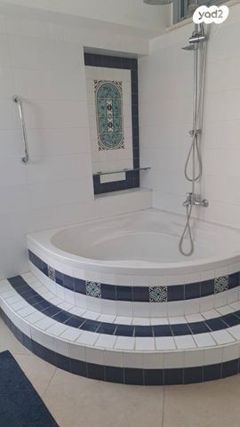 דירת גן, ארתור הנטקה 60, קרית היובל, ירושלים