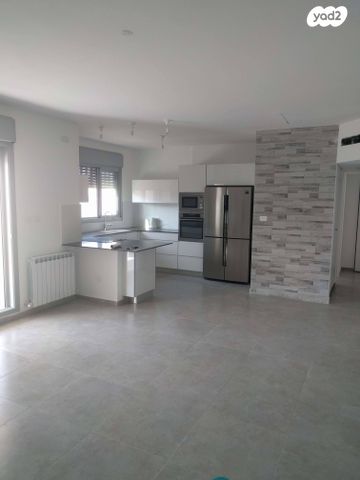 דירה, דוכיפת 12, סנסן, צור הדסה