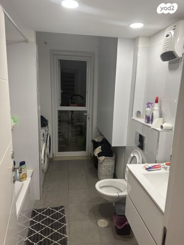 דירה, דוכיפת 12, סנסן, צור הדסה