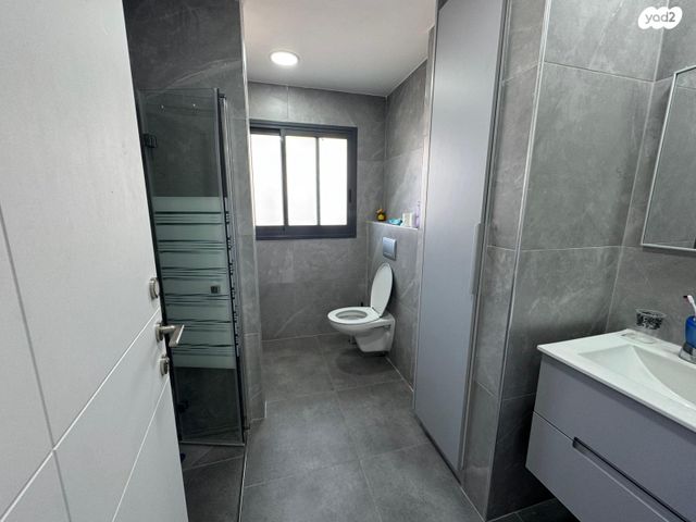 גג/ פנטהאוז, כיכר בני ברית, בית וגן, קרית אתא