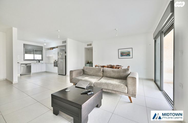 דירה, דוד זהבי, הזמר העברי, כפר סבא