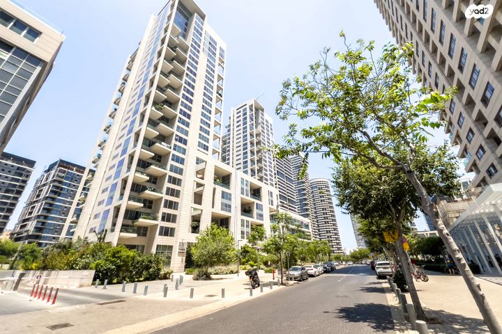 ניסים אלוני 