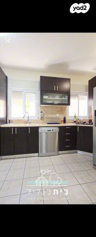 דו משפחתי, האלון, גבעת ארזים, שלומי