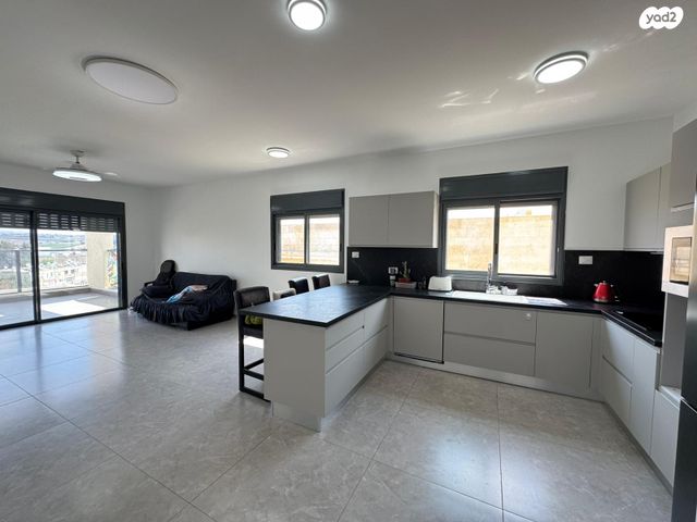 גג/ פנטהאוז, כיכר בני ברית, בית וגן, קרית אתא