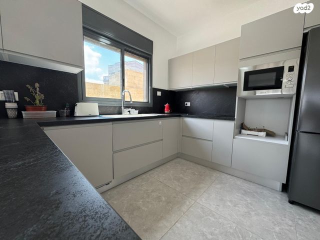 גג/ פנטהאוז, כיכר בני ברית, בית וגן, קרית אתא