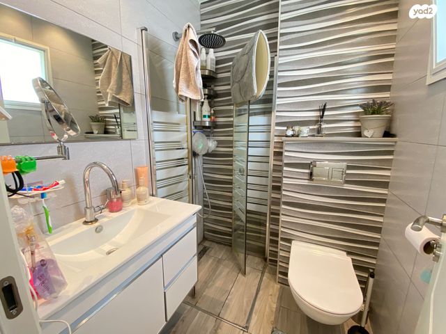 דירה, מנחם בגין 18, נווה גנים, קרית מוצקין