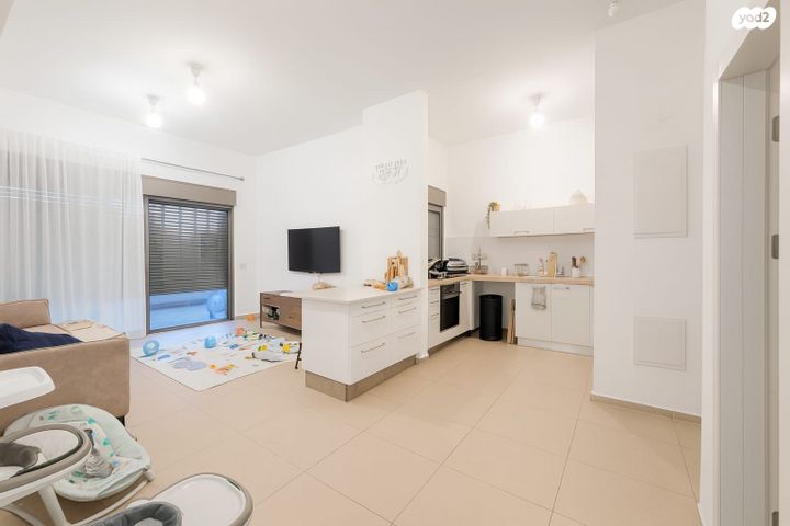 דירת גן, אודם, אבני חן, חריש