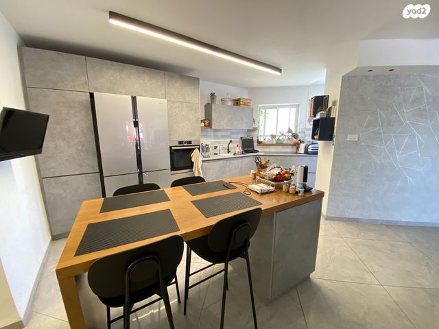 דירה, מנחם בגין 18, נווה גנים, קרית מוצקין