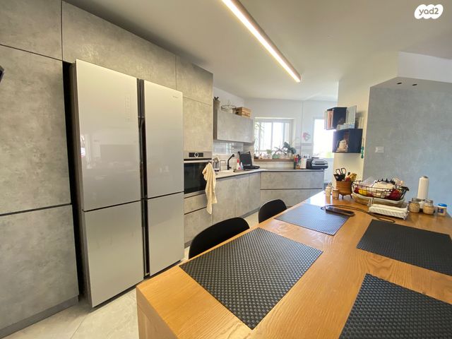 דירה, מנחם בגין 18, נווה גנים, קרית מוצקין