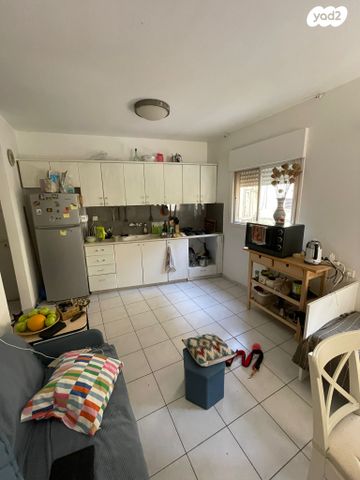 דרך יד לבנים 24