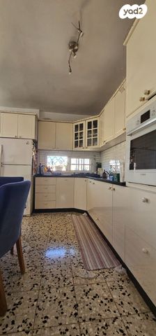 דירה, יחזקאל דנין, בת ים