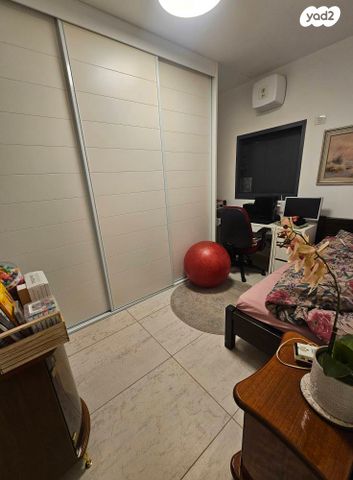 דירה, דבורה הנביאה, נגבה, רמת גן