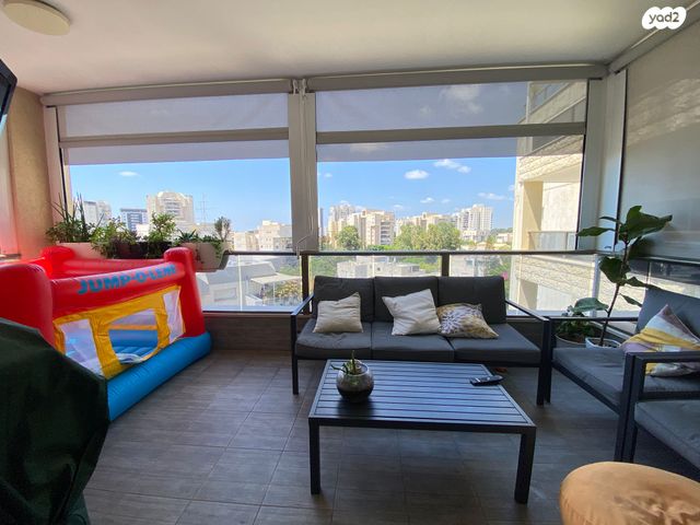 דירה, מנחם בגין 18, נווה גנים, קרית מוצקין