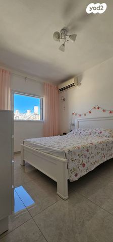 דירה, יחזקאל דנין, בת ים