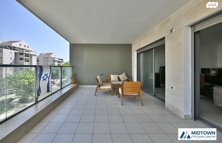 דירה, דוד זהבי, הזמר העברי, כפר סבא