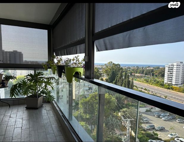 גג/ פנטהאוז, אריק שרון, נהריה