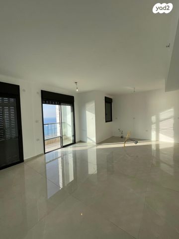 גג/ פנטהאוז, יציאת אירופה תש"ז, קרית שפרינצק, חיפה