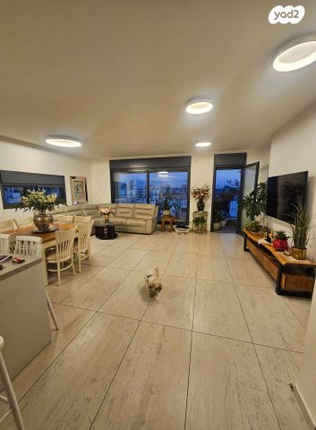 דירה, דבורה הנביאה, נגבה, רמת גן