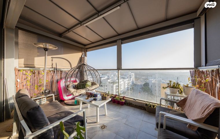 דירה, חיים הרצוג, פסגות אפק, ראש העין