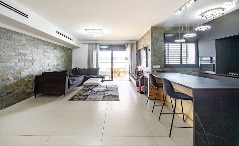 דירה, הכרמל, יבנה