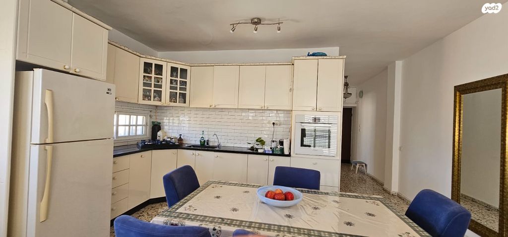 דירה, יחזקאל דנין, בת ים