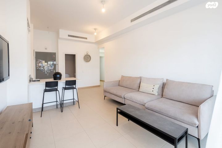 דירת גן, אודם, אבני חן, חריש