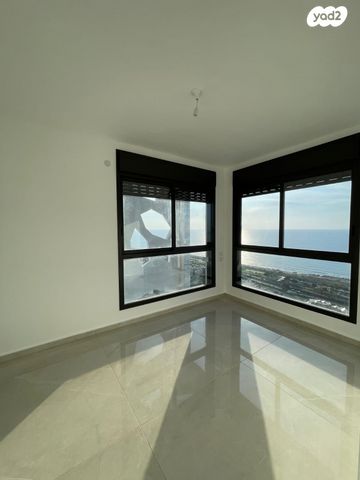 גג/ פנטהאוז, יציאת אירופה תש"ז, קרית שפרינצק, חיפה