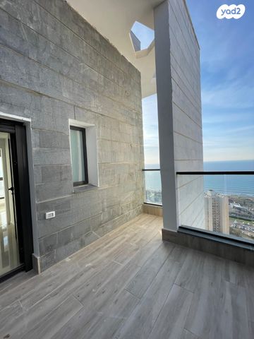 גג/ פנטהאוז, יציאת אירופה תש"ז, קרית שפרינצק, חיפה