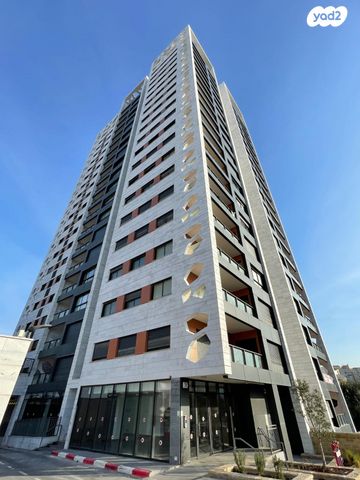 גג/ פנטהאוז, יציאת אירופה תש"ז, קרית שפרינצק, חיפה