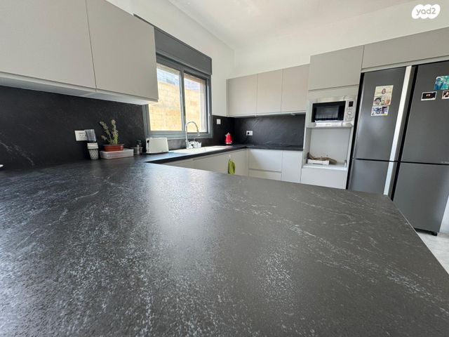 גג/ פנטהאוז, כיכר בני ברית, בית וגן, קרית אתא