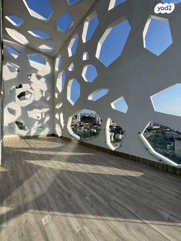 גג/ פנטהאוז, יציאת אירופה תש"ז, קרית שפרינצק, חיפה