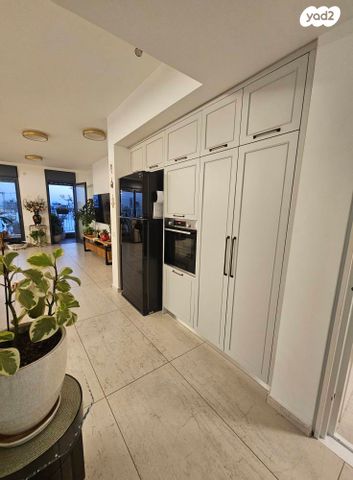 דירה, דבורה הנביאה, נגבה, רמת גן