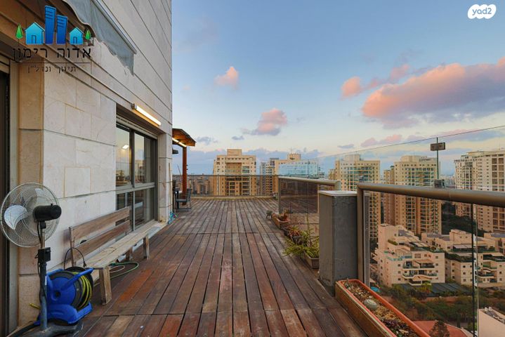 גג/ פנטהאוז, אגוז, פסגת אונו, קרית אונו