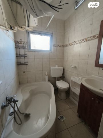 דירה, מואב, עינות, ערד