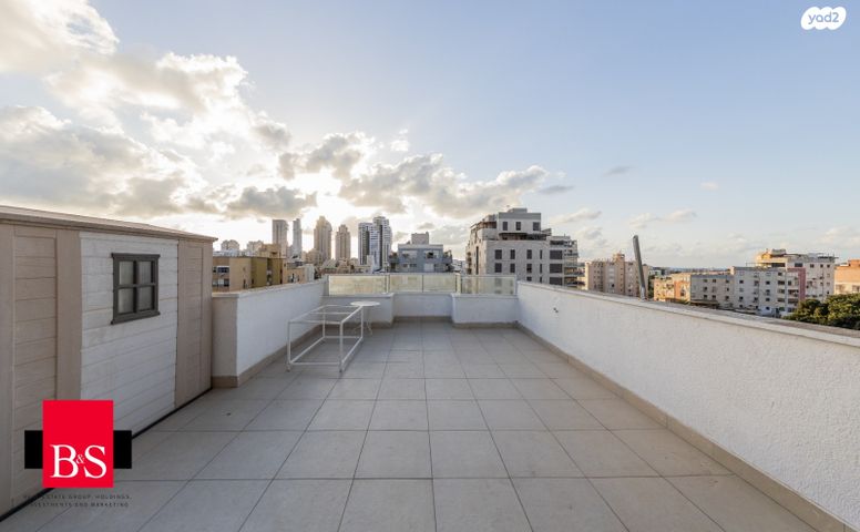 גג/ פנטהאוז, שדרות חיים וייצמן, צפון מזרח מרכז העיר, נתניה