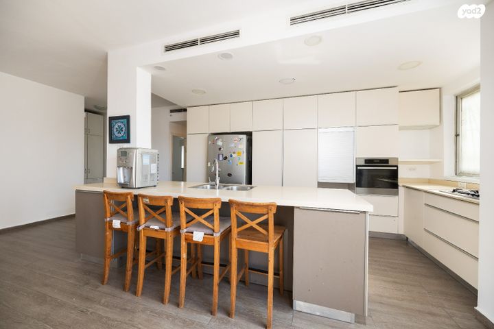 דירה, רבי טרפון, ירושלים