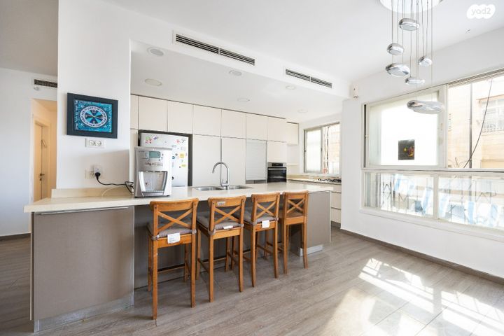 דירה, רבי טרפון, ירושלים