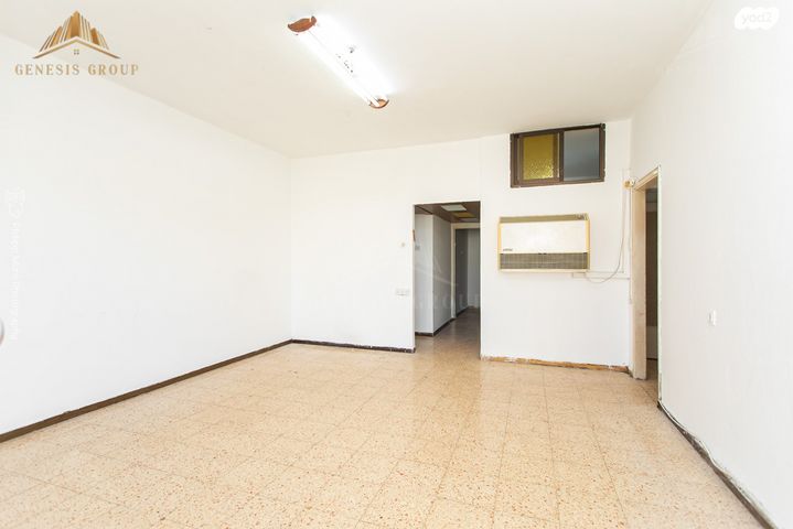 דירה, שדרות טרומפלדור, נווה שאנן, חיפה