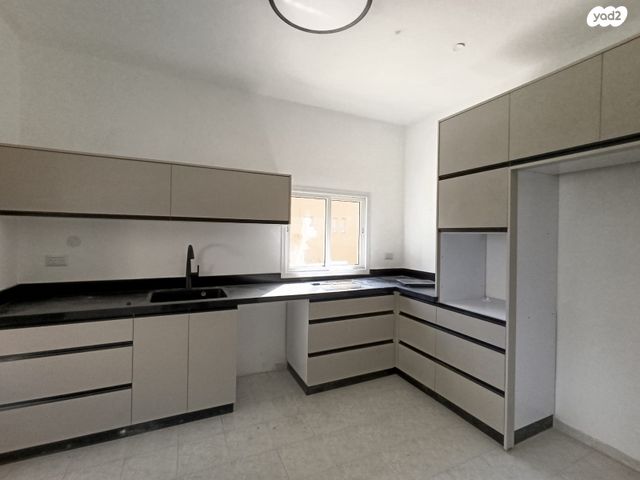 שדרות הצנחנים 3