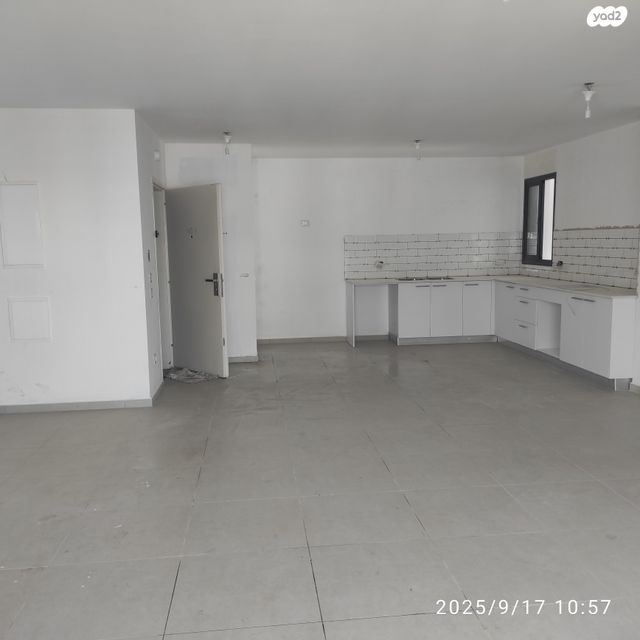 דירה, יפה ירקוני, פסגות אפק, ראש העין