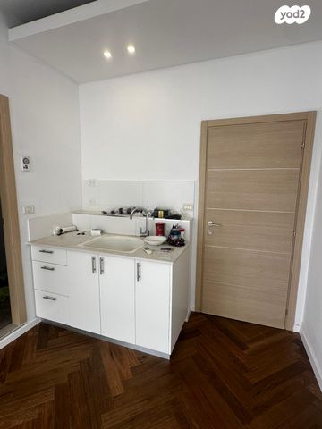 קליניקות, שדרות מוריה, אחוזה, חיפה