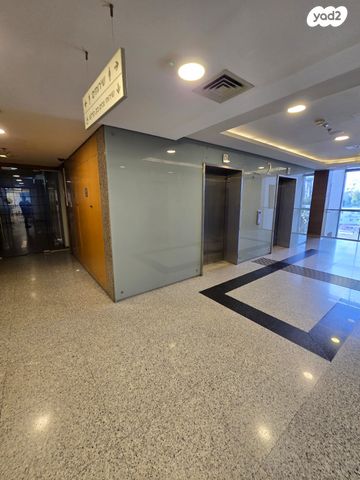 דרך מנחם בגין 158