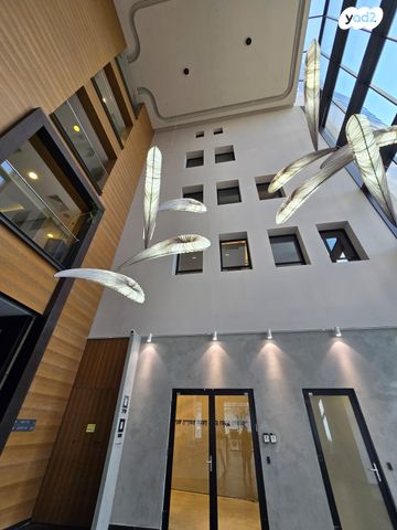 דרך מנחם בגין 158